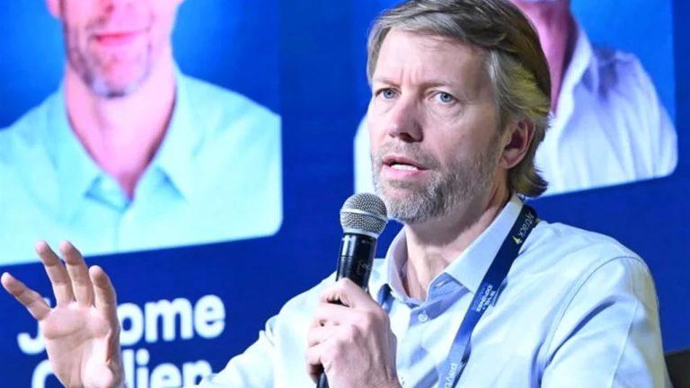 Jerome Cadier foi ao Ministério do Trabalho esclarecer o que uma coletiva de imprensa distorceu.